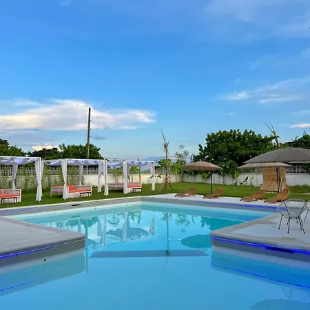 Cclim Resort With Pool Party